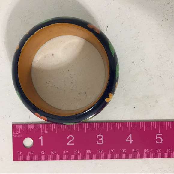 Vintage Beautiful Floral Wooded Bangle - Picture 8 of 8